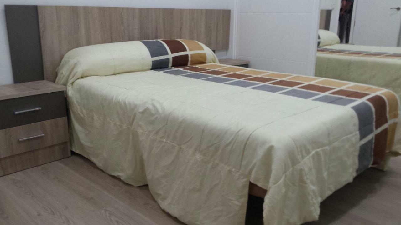 Apartamentos La Vaguada Suites Madrid Bagian luar foto