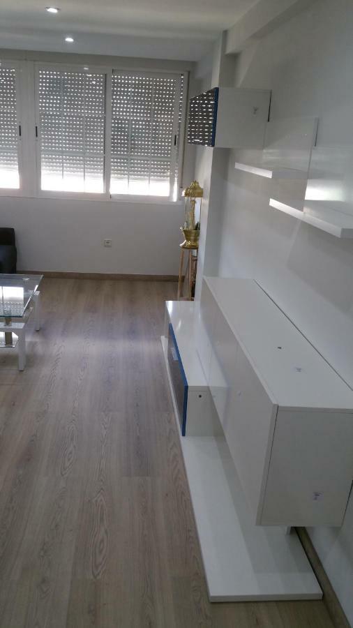 Apartamentos La Vaguada Suites Madrid Bagian luar foto