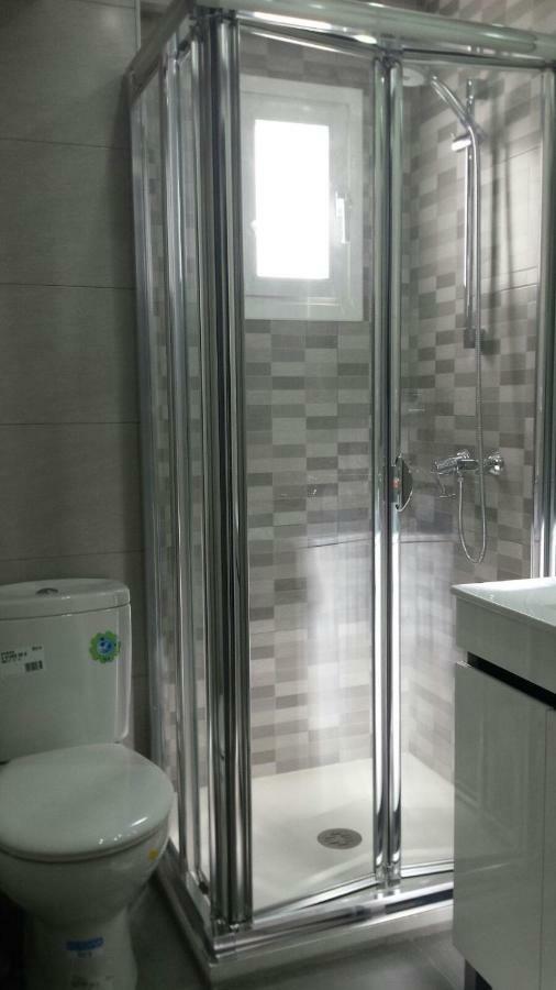 Apartamentos La Vaguada Suites Madrid Bagian luar foto