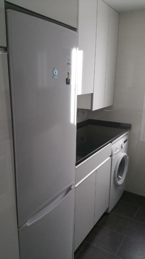 Apartamentos La Vaguada Suites Madrid Bagian luar foto