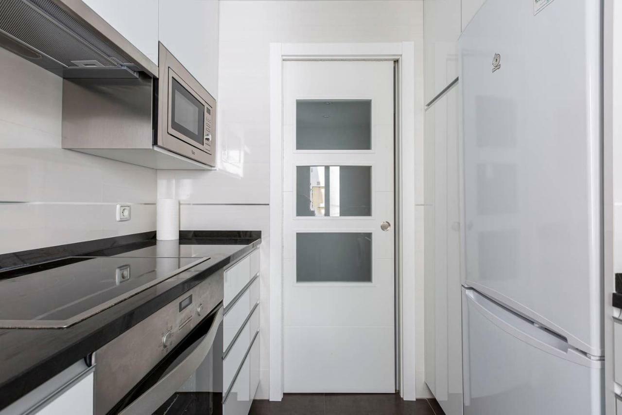 Apartamentos La Vaguada Suites Madrid Bagian luar foto